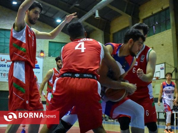 دیدار  تیم های بسکتبال نبوغ اراک _ پاسارگاد مشهد