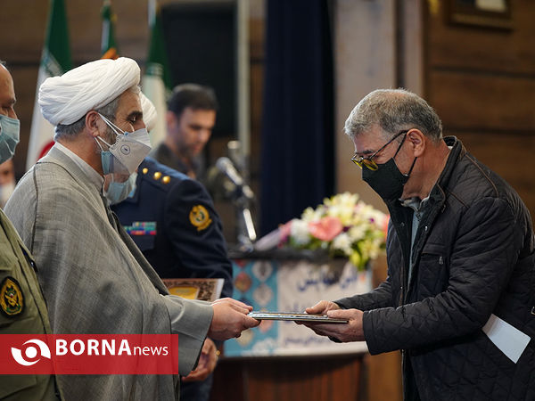 همایش تجلیل از هنرمندان وزارت دفاع و پشتیبانی نیروهای مسلح