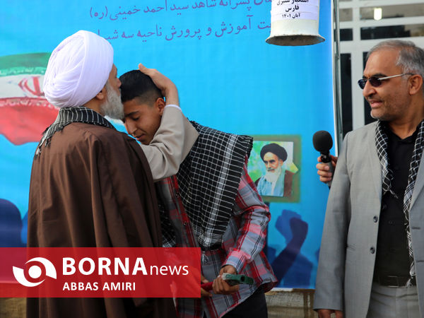 دیدار نماینده ولی فقیه در فارس با همکلاسی های دانش آموز شهید ترور شاهچراغ(ع)