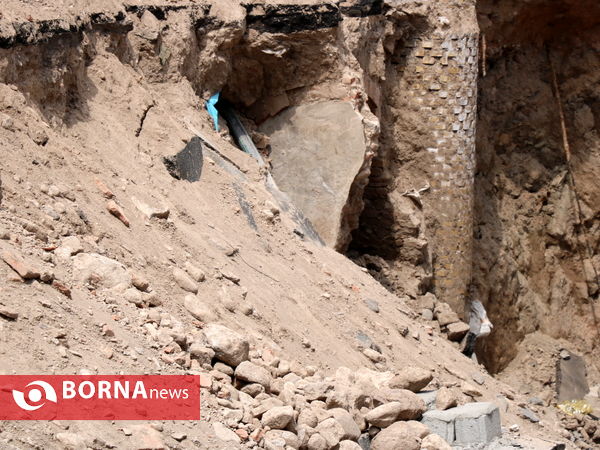 بقایای سازه قدیمی مدفون در  بارون آواک تبریز