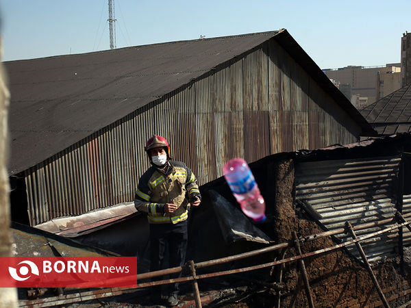 آتش سوزی انبار پنبه در خیابان مولوی تهران