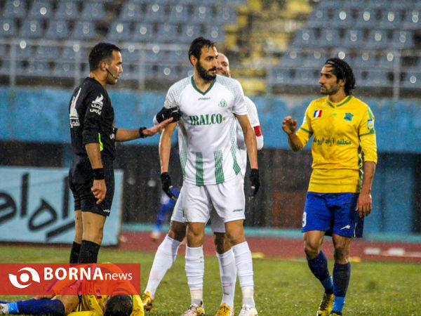 دیدار تیم های فوتبال آلومینیوم اراک - صنعت نفت آبادان