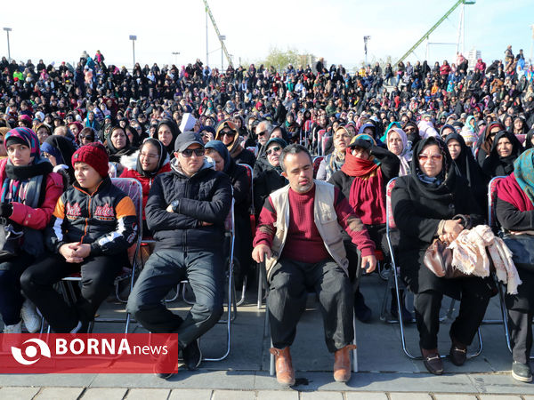 همايش پياده روي خانوادگي مناسبت روز پرستار