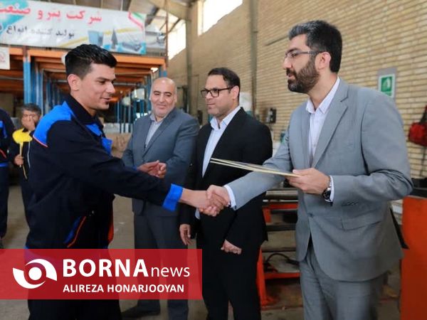 تجلیل از کارگران واحدهای تولیدی و صنعتی اروند