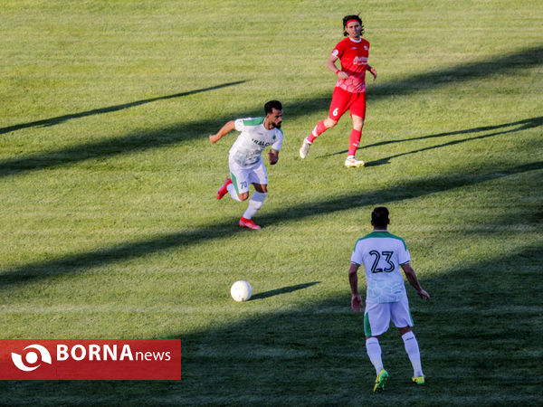 دیدار تیم های فوتبال آلومینیوم اراک-تراکتور سازی تبریز