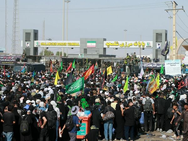 عبور زوار افغانستانی و پاکستانی از مرز شلمچه