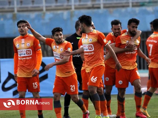 دیدار تیم های فوتبال آلومینیوم اراک - سایپا