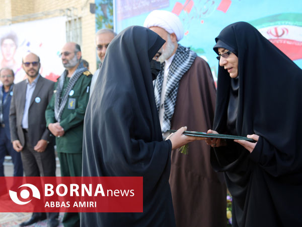 دیدار نماینده ولی فقیه در فارس با همکلاسی های دانش آموز شهید ترور شاهچراغ(ع)