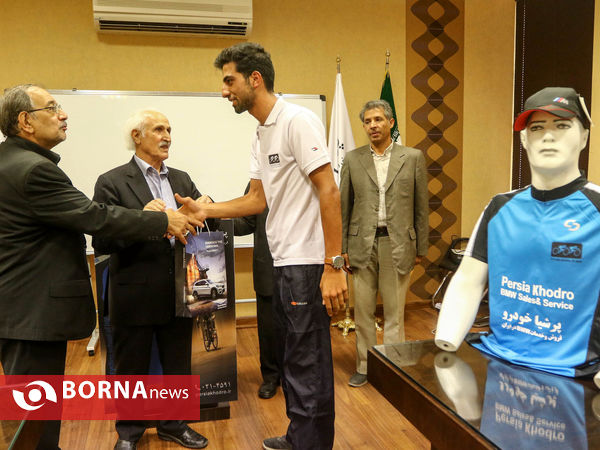 رونمایی از لباس و معرفی حامی مالی تیم پیشکسوتان دوچرخه سواری ایران