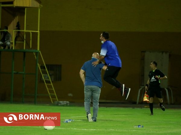 حاشیه دیدار تیم های فوتبال صنعت نفت و آلومینیوم