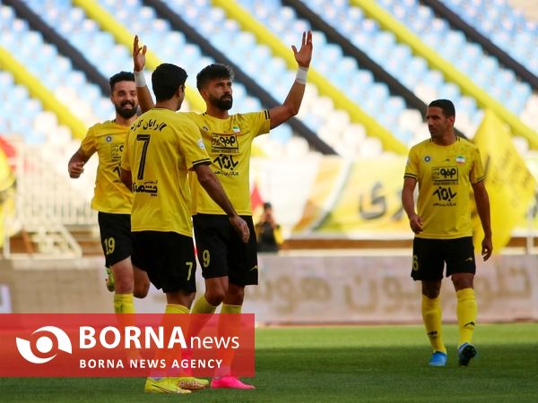 دیدار تیمهای سپاهان اصفهان _ تراکتور تبریز