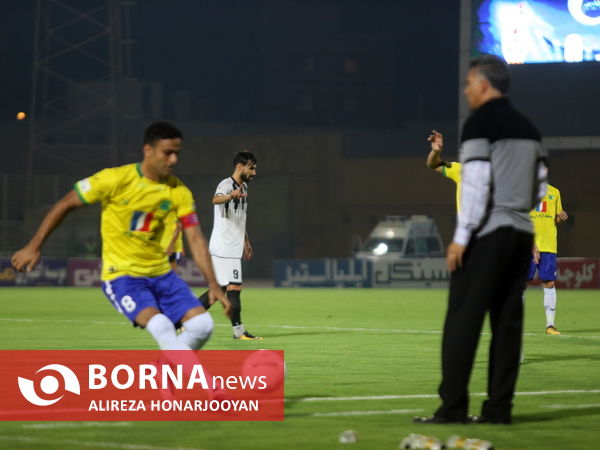 دیدار تیم های فوتبال صنعت نفت - نفت مسجدسلیمان