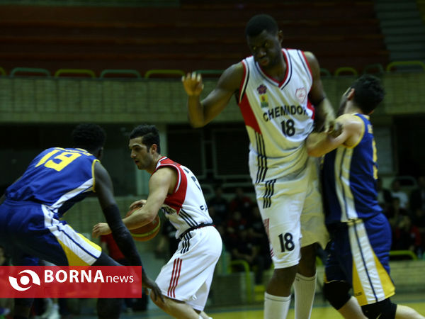 دیدار تیم های بسکتبال شیمیدر تهران و پالایش نفت آبادان