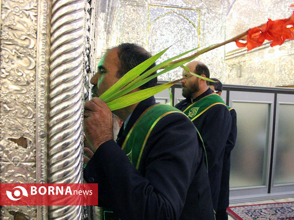 نقاره زنی و گلباران درشاهچراغ(ع)