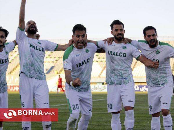 دیدار تیم های فوتبال آلومینیوم اراک-تراکتور سازی تبریز