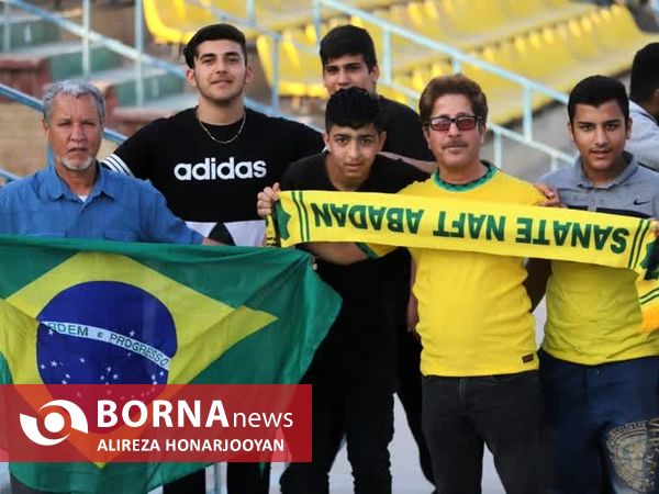 در حاشیه دیدار تیم های فوتبال صنعت نفت  - تراکتور