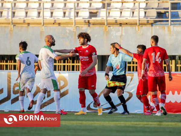 در حاشیه دیدار تیم های فوتبال آلومینیوم - تراکتور سازی