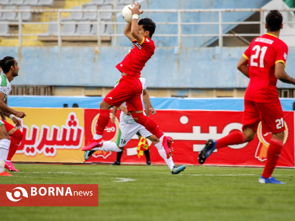 دیدار تیم‌های فوتبال آلومینیوم اراک - فولاد خوزستان