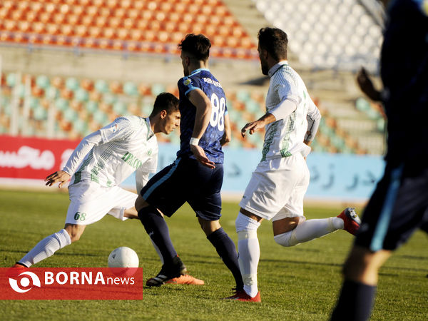 دیدار تیم های فوتبال پیکان- آلومینیوم اراک