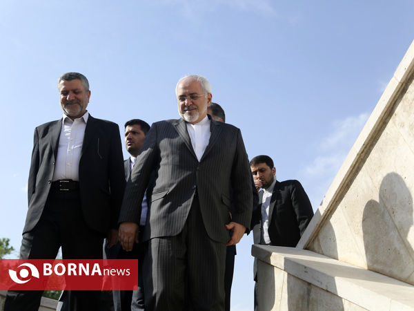 دیدار شهردار مشهد با وزیر امور خارجه در بوستان کوهسنگی