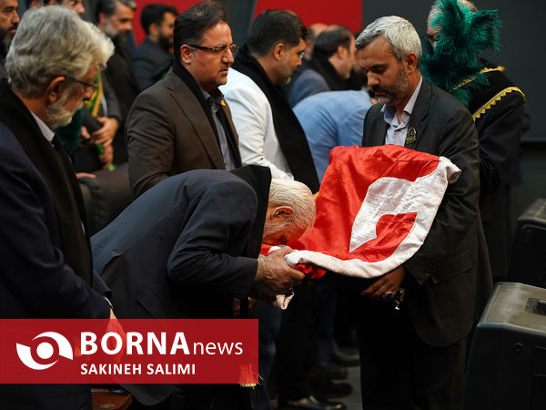  آیین برافراشتن پرچم عزای حسینی برفراز بلندترین سکوی پرچم ایران