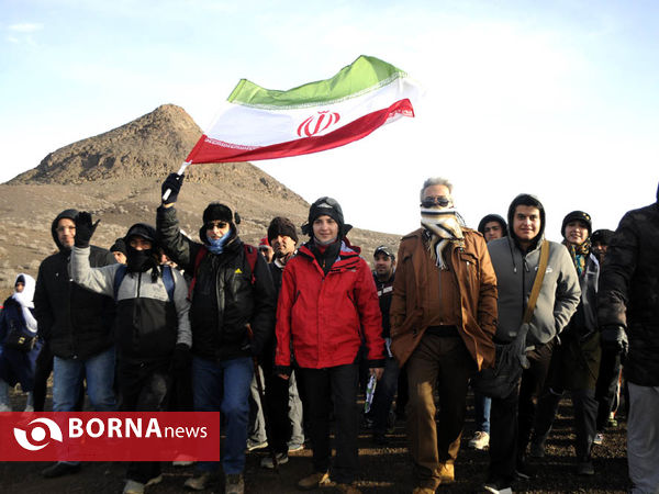 کوهپیمایی خانواده گی در منطقه تخت رستم