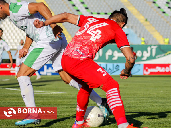 دیدار تیم های فوتبال آلومینیوم اراک-تراکتور سازی تبریز