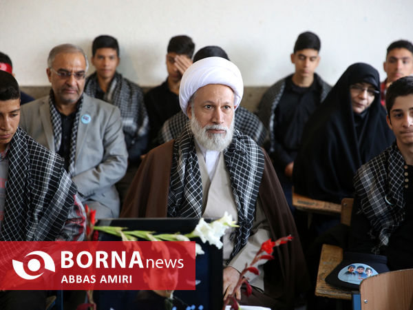 دیدار نماینده ولی فقیه در فارس با همکلاسی های دانش آموز شهید ترور شاهچراغ(ع)