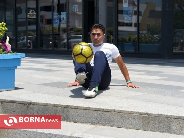 حرکت نمایشی رکوردار روپایی در حمایت از تیم ملی