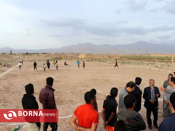 حضور مدیران هیئت فوتبال استان کرمان و باشگاه مس کرمان در محله محروم «حجتیه» شهر کرمان