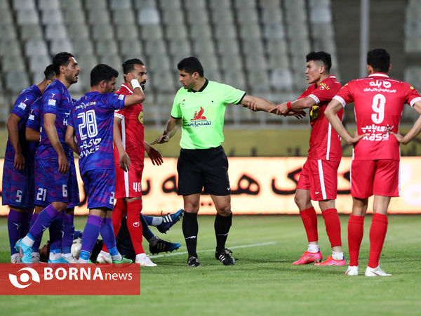 دیدار تیم های فوتبال پرسپولیس - هوادار