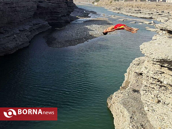 مسابقات شیرجه از صخره در شهرستان دلگان