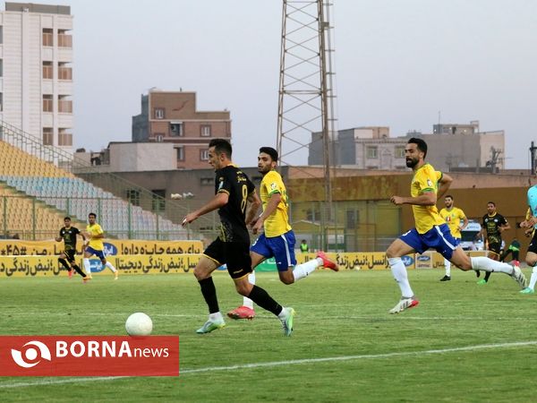 دیدار تیم های فوتبال صنعت نفت - سپاهان