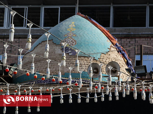 پیاده روی زائران به سمت نجف اشرف حرم امام علی(ع)