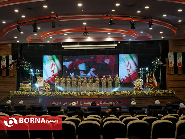 همایش تجلیل از هنرمندان وزارت دفاع و پشتیبانی نیروهای مسلح