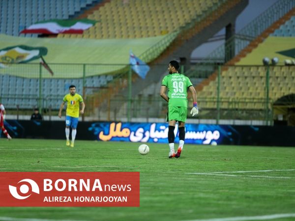 دیدار تیم های فوتبال صنعت نفت - پرسپولیس