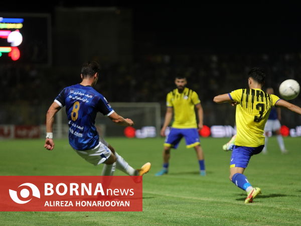 دیدار تیم های فوتبال نفت مسجدسلیمان - استقلال