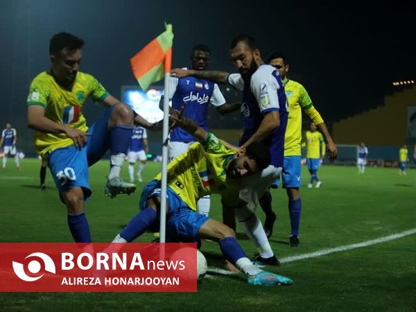 دیدار تیم های فوتبال صنعت نفت - استقلال