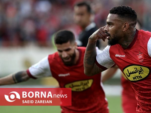 دیدار تیم های فوتبال پرسپولیس - صنعت نفت