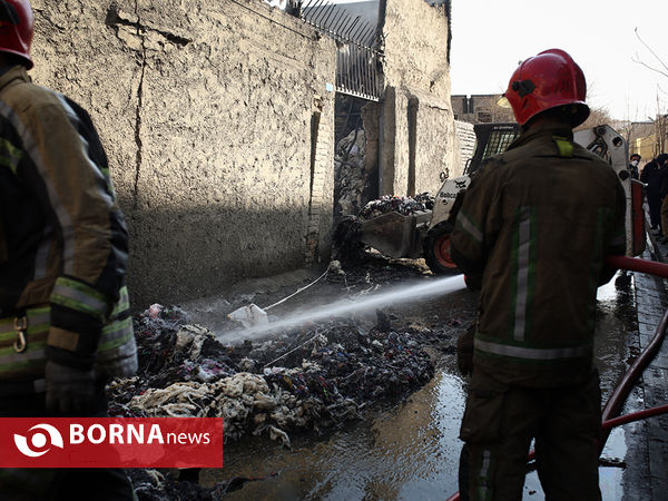 آتش سوزی انبار پنبه در خیابان مولوی تهران