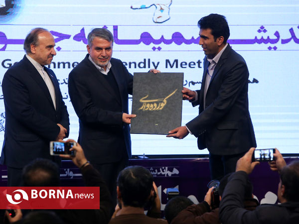 هم اندیشی صمیمانه جوانان با دولت