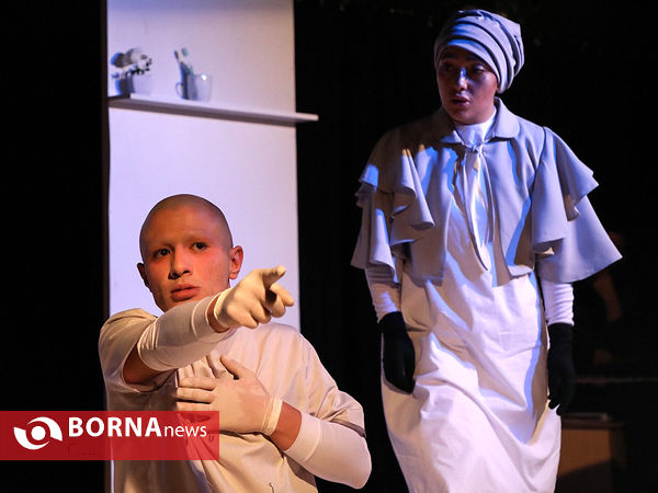 نمایش "تنها خدا حق دارد بیدارم کند"