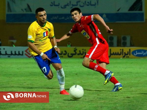 دیدار تیم های فوتبال صنعت نفت - پرسپولیس