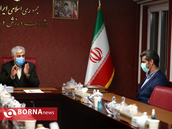 اعطای حکم ریاست هادی ساعی از سوی وزیر ورزش و جوانان