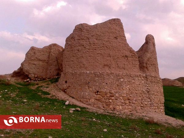 ویرانه های "چم قلعه" پلدختر