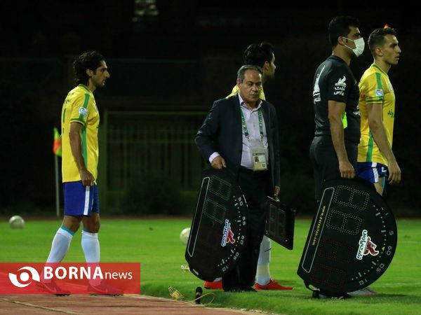 حاشیه دیدار تیم های فوتبال صنعت نفت و آلومینیوم