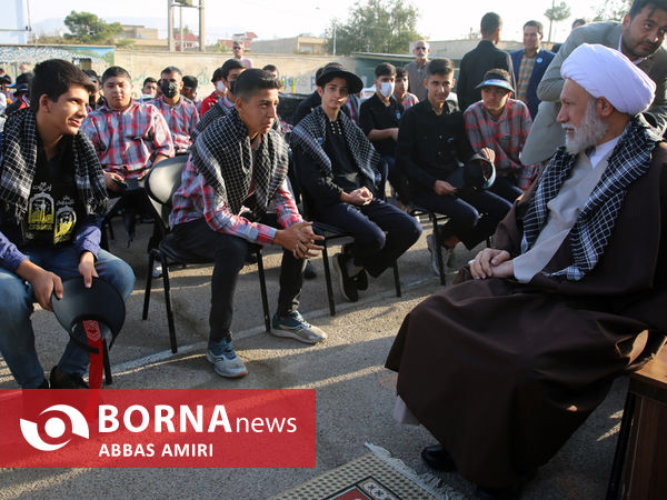 دیدار نماینده ولی فقیه در فارس با همکلاسی های دانش آموز شهید ترور شاهچراغ(ع)