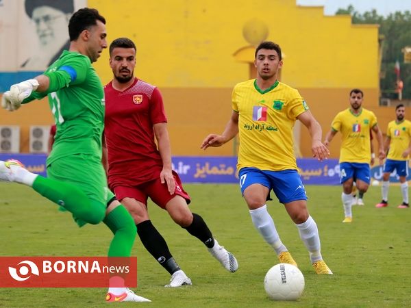 دیدار تیم های فوتبال صنعت نفت - پدیده