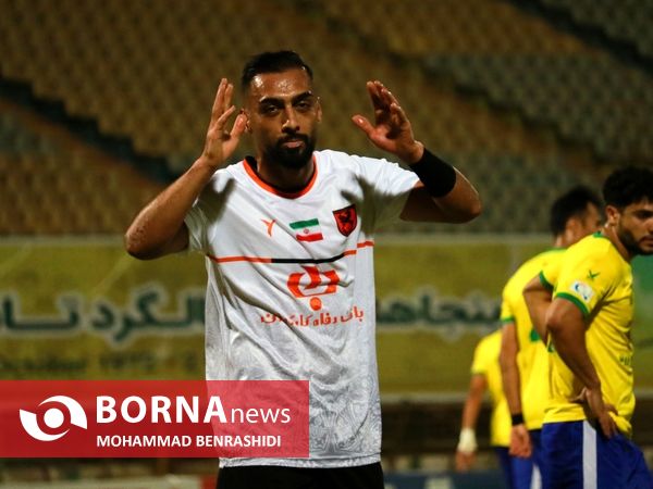 دیدار تیم های فوتبال صنعت نفت - مس رفسنجان