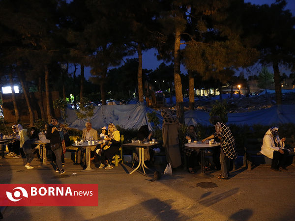 افطاری ساده در باشگاه انقلاب